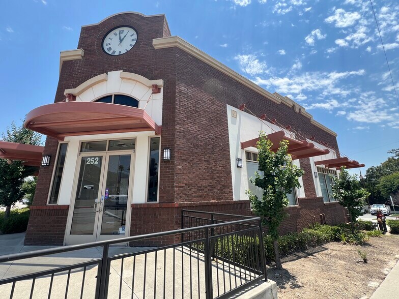 Primary Photo Of 242-252 W Foothill Blvd, Monrovia Storefront For Lease