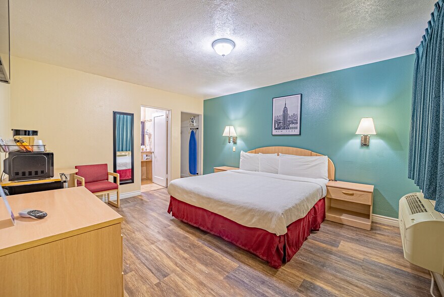 More Photos Of 1349 Idaho St, Elko Hotel For Sale