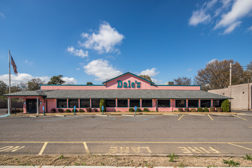 Primary Photo Of 1226 Main St, Southaven Restaurant For Sale