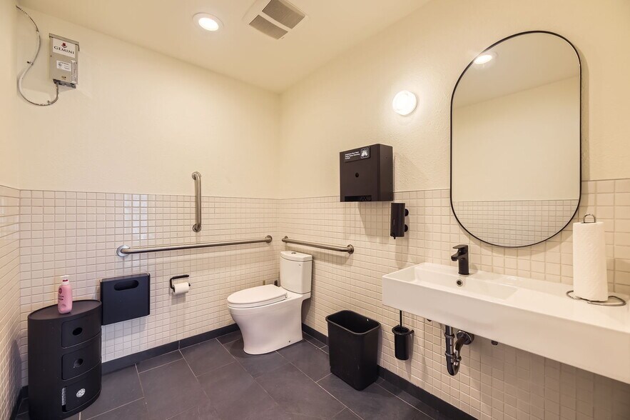 More Photos Of 399 S Harrison St, Denver Freestanding For Sale