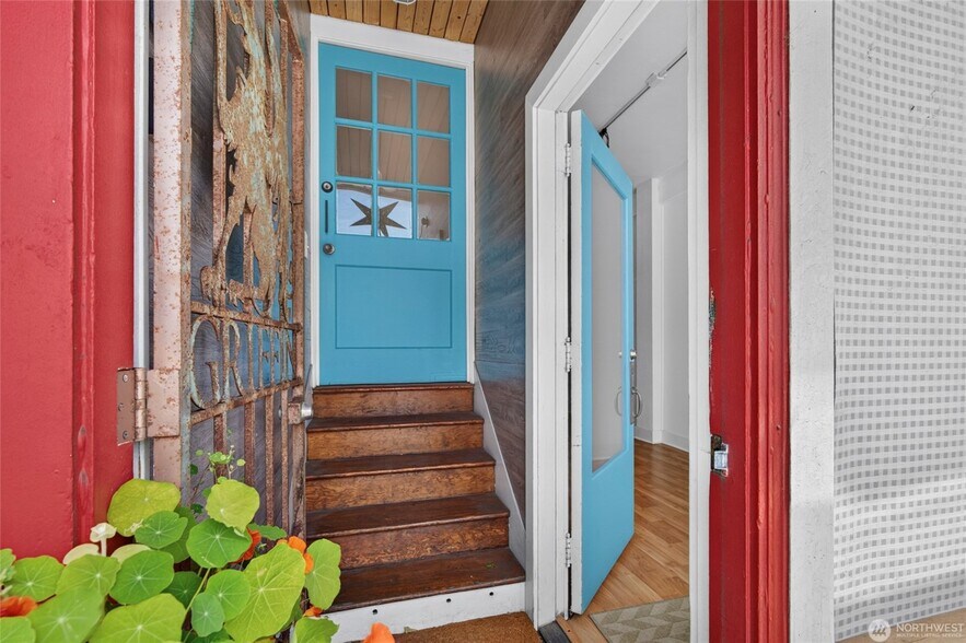 More Photos Of 112 1st Ave S, Ilwaco Storefront For Sale