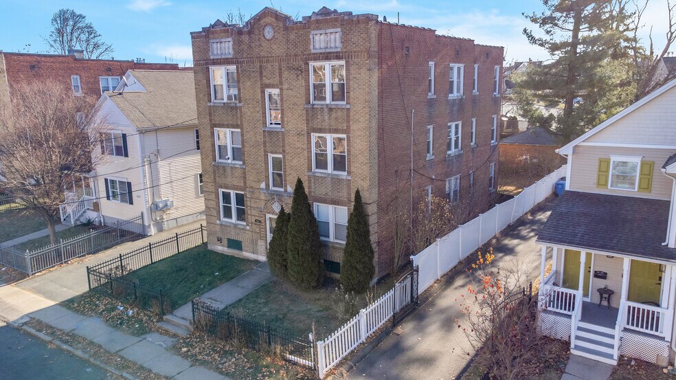 More Photos Of 45 School St, Hartford Apartments For Sale