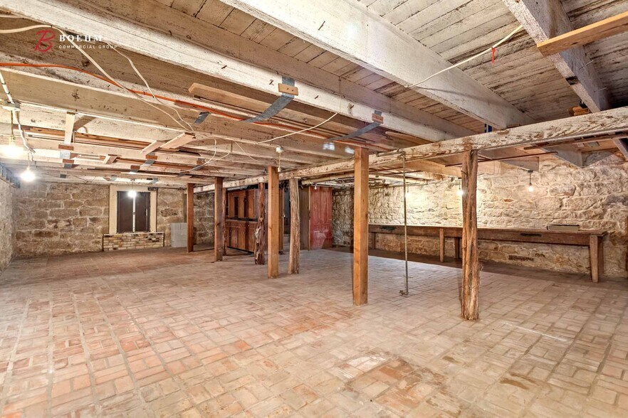 More Photos Of 514 Paris St, Castroville Storefront Retail Office For Sale