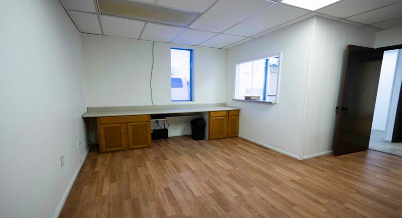 More Photos Of 5712 W Maryland Ave, Glendale Warehouse For Lease