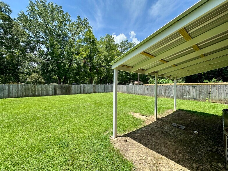 More Photos Of 807 Monroe St, Clinton Office For Sale