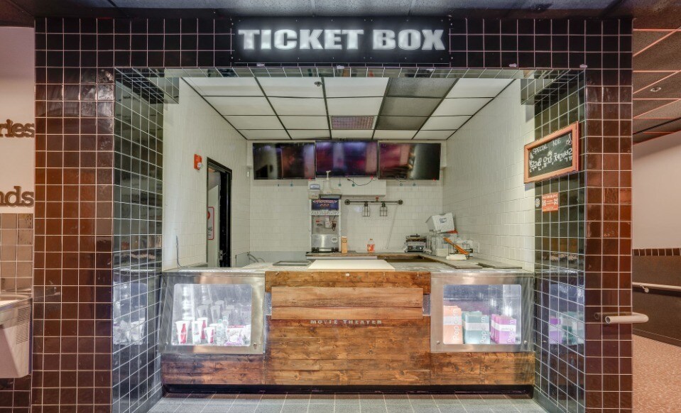 More Photos Of 1130 W Trinity Mills Rd, Carrollton General Retail For Sale