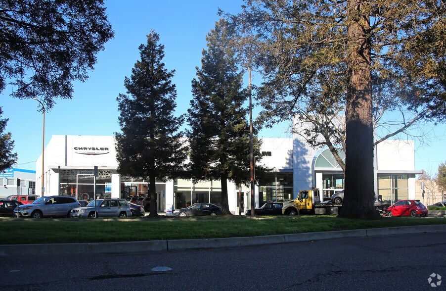More Photos Of 2700 Shattuck Ave, Berkeley Auto Dealership For Lease