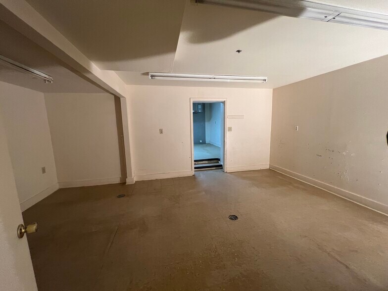 More Photos Of 127 S Sixth St, Warner Robins Apartments For Sale