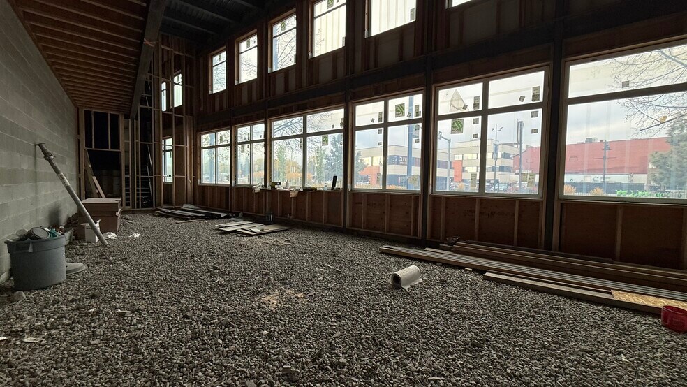 More Photos Of 1659 Water St, Kelowna General Retail For Lease