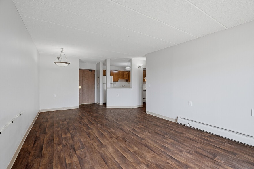 More Photos Of 985 Ivy Ave E, Saint Paul Apartments For Sale