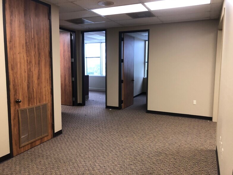 More Photos Of 3029 S Sherwood Forest Blvd, Baton Rouge Loft Creative Space For Lease