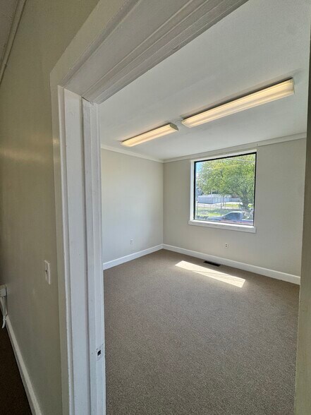 More Photos Of 671 Naugatuck Ave, Milford Warehouse For Lease