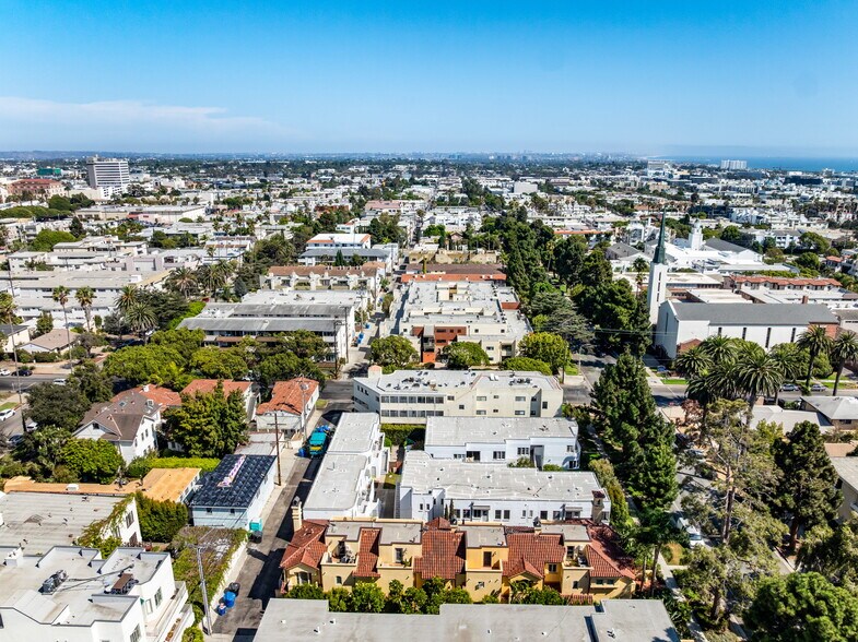 More Photos Of 947-953 11th St, Santa Monica Apartments For Sale