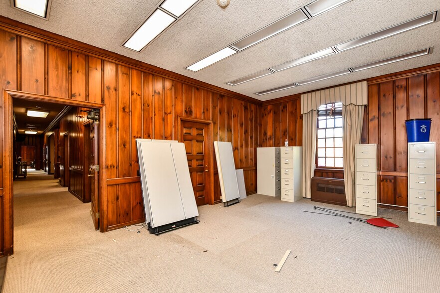 More Photos Of 429 N Main St, Greenville Office Residential For Sale