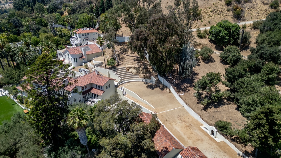 More Photos Of 7261 Franklin Ave, Los Angeles Apartments For Sale