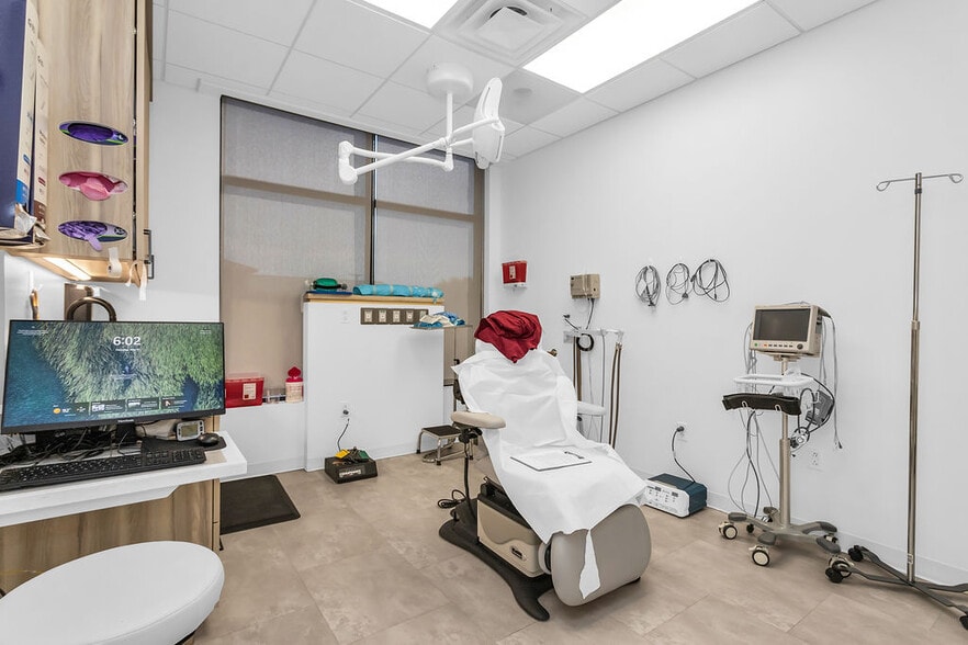 More Photos Of 5060 Tennyson Pky, Plano Medical For Sale