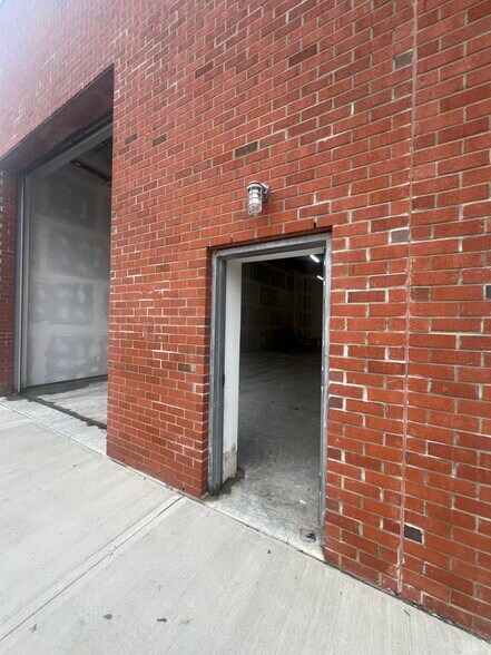 More Photos Of 394 South Ave, Staten Island Warehouse For Lease