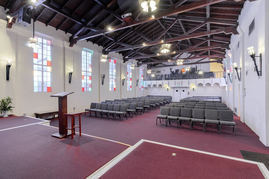 More Photos Of 333 E Colorado St, Glendale Unknown For Lease