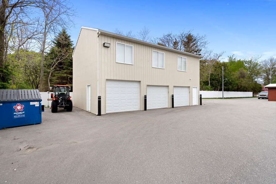 More Photos Of 612 N Lakeshore Dr, Ludington Hotel For Sale