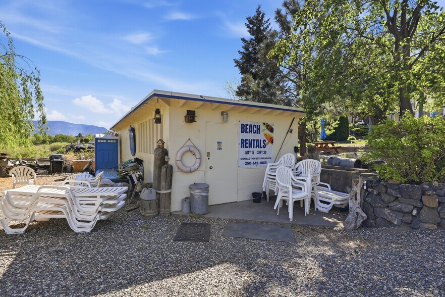 More Photos Of 7001 Savona Access Rd, Thompson-Nicola Hotel For Sale