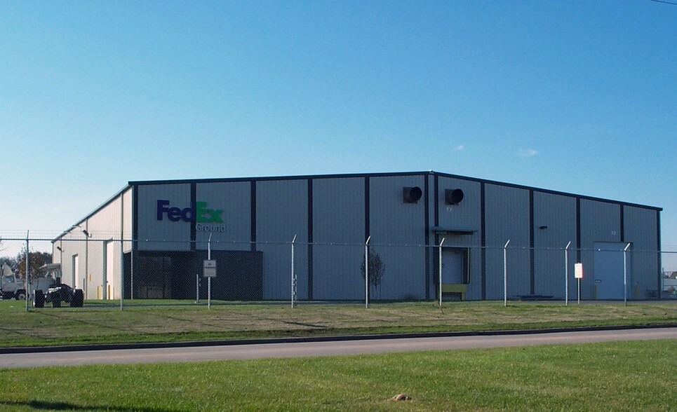 More Photos Of 1755 15th Street SW, Mason City Distribution For Sale