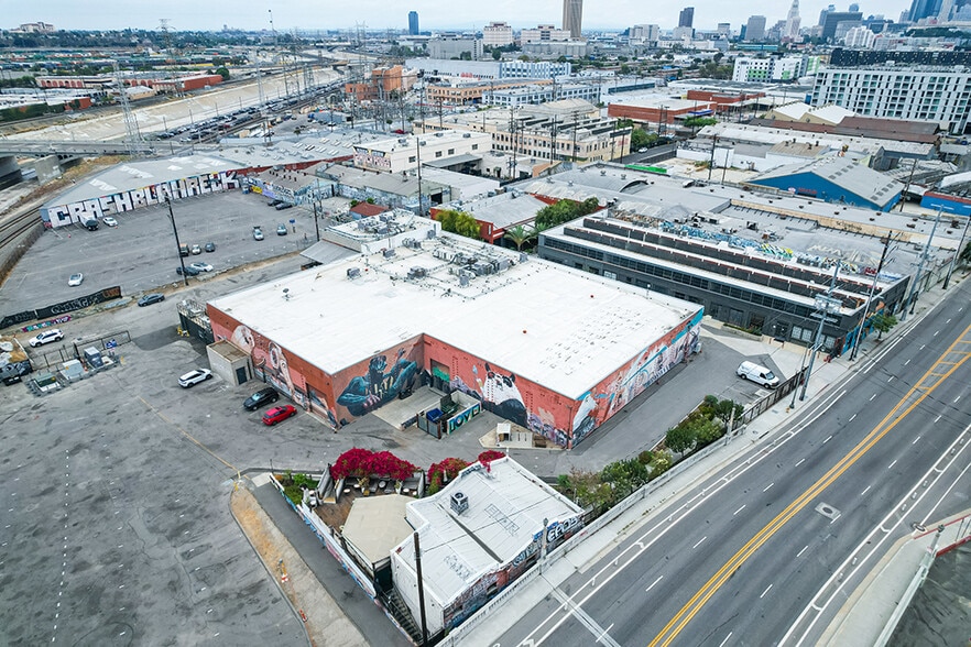 More Photos Of 1726-1756 N Spring St, Los Angeles Warehouse For Lease