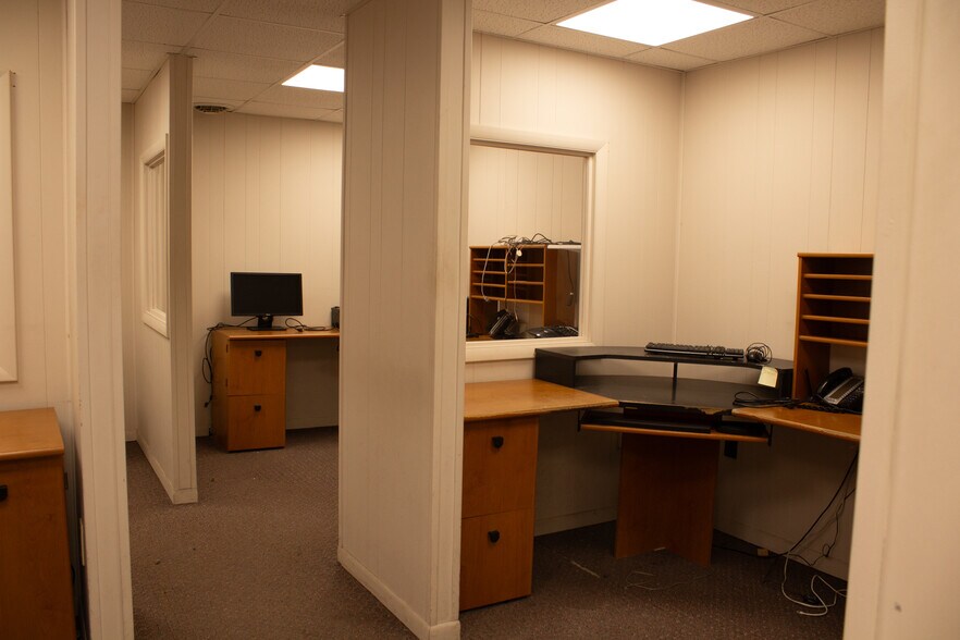 More Photos Of 645 Bellefontaine Ave, Marion Light Distribution For Sale