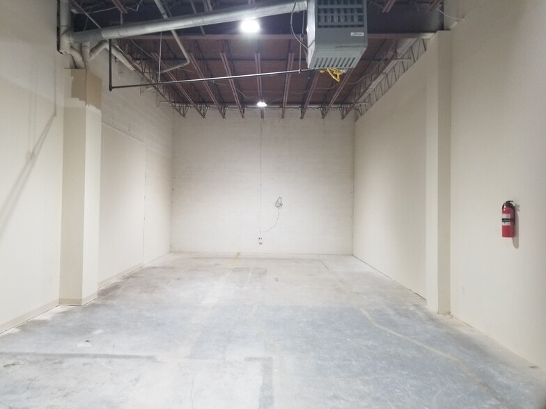 More Photos Of 18775 N Frederick Rd, Gaithersburg Warehouse For Lease