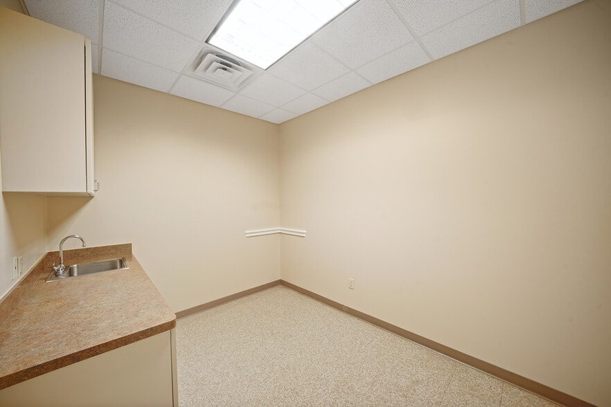 More Photos Of 4626 Riverstone Blvd, Missouri City Medical For Sale