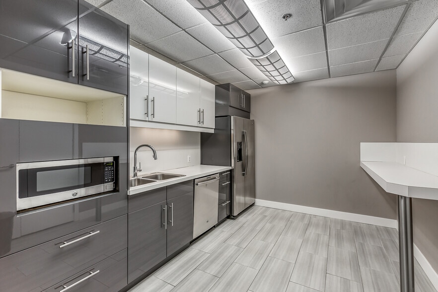 More Photos Of 718 8th Ave SW, Calgary Office For Sale