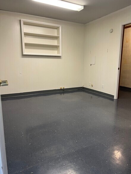 More Photos Of 1122-1126 Brinkley Ave, Murfreesboro Storefront For Lease