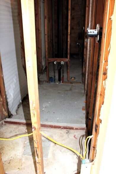 More Photos Of 7070 Bundy Rd, New Orleans Storefront Retail Residential For Sale