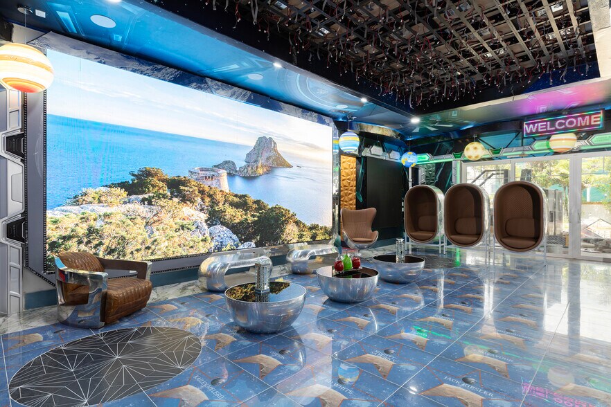 More Photos Of 1015 Fantasy Dr, Davenport Specialty For Sale