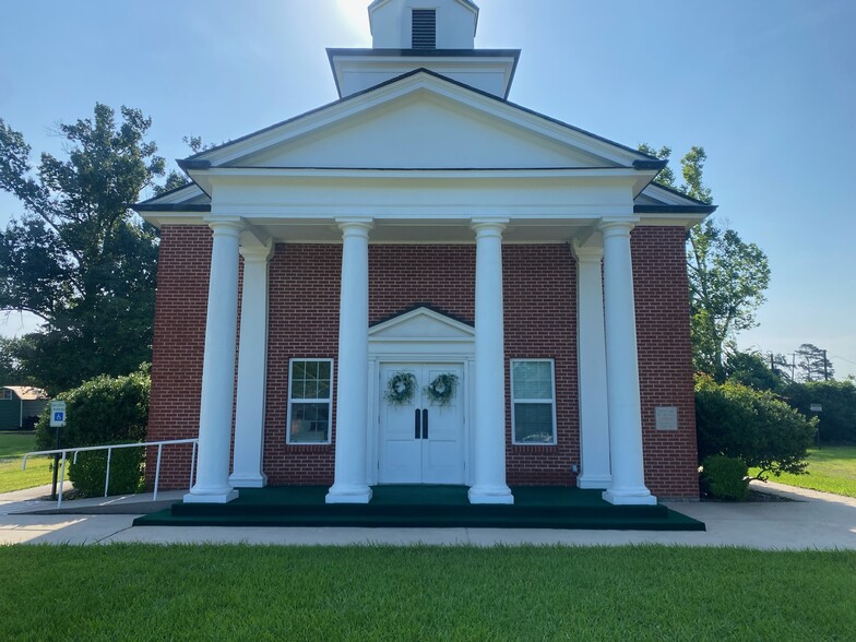 Primary Photo Of 15605 Parkway Drive, Hosston Religious Facility For Sale