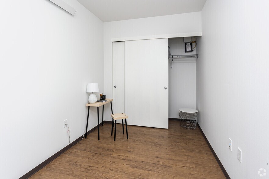 More Photos Of 206 5th Ave S, Seattle Apartments For Lease