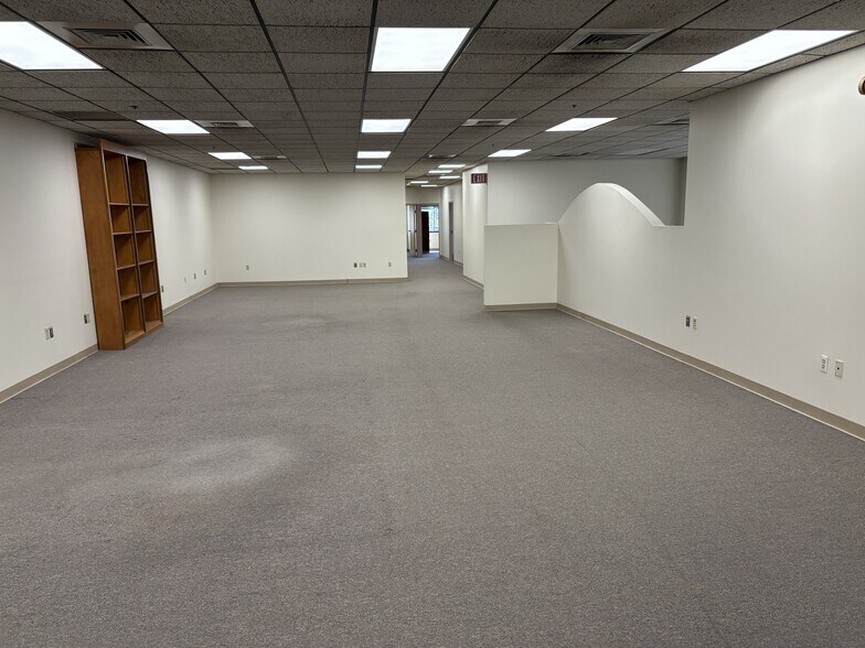 More Photos Of 117 Londonderry Tpke, Hooksett Flex For Lease