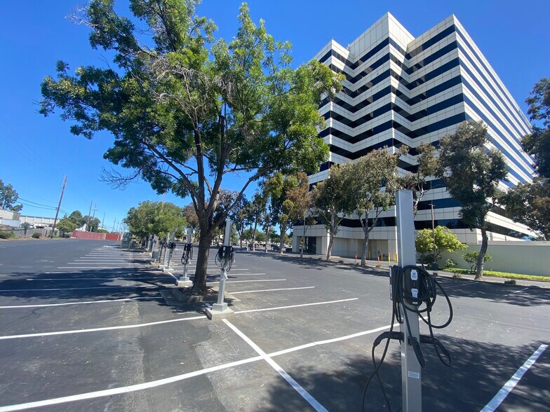 More Photos Of 7677 Oakport St, Oakland Office For Lease