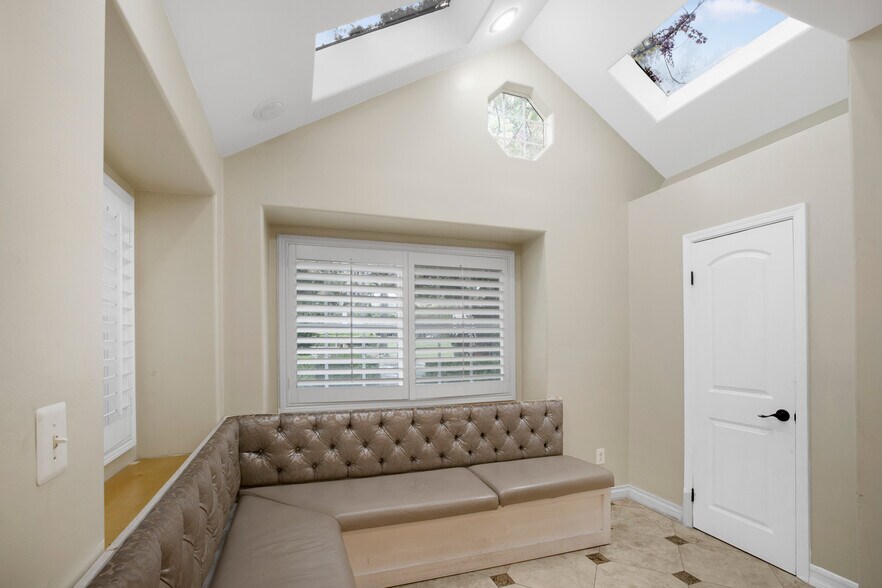 More Photos Of 801 W Whittier Blvd, La Habra Storefront Retail Residential For Sale