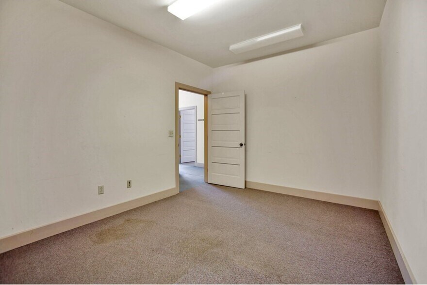 More Photos Of 2 Waln St, Wellsboro Office For Sale