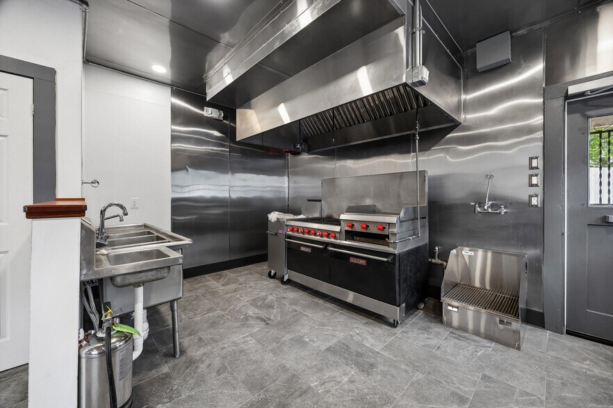 More Photos Of 511 Richmond Ave, Houston Office For Lease