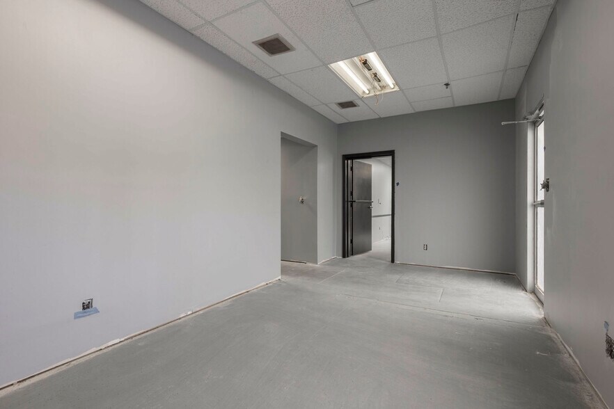 More Photos Of 1311 Bernheim Ln, Louisville Industrial For Sale
