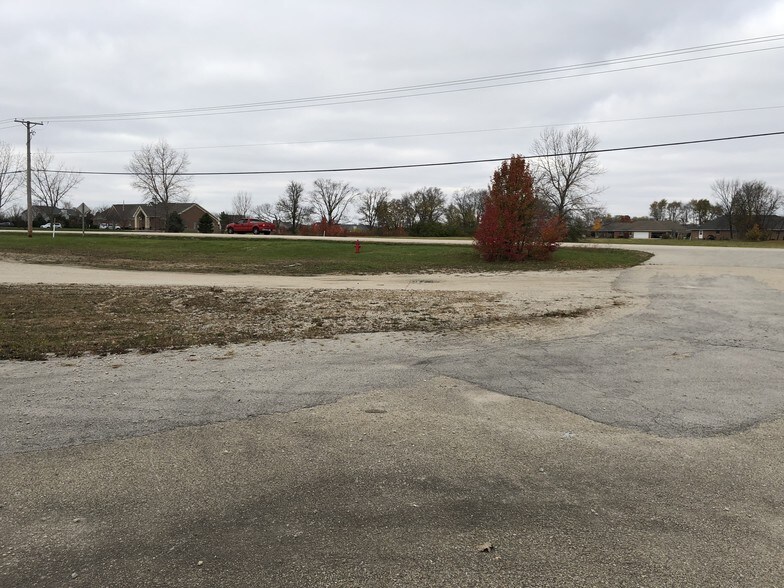 More Photos Of 1539 W US Route 6, Morris Showroom For Sale
