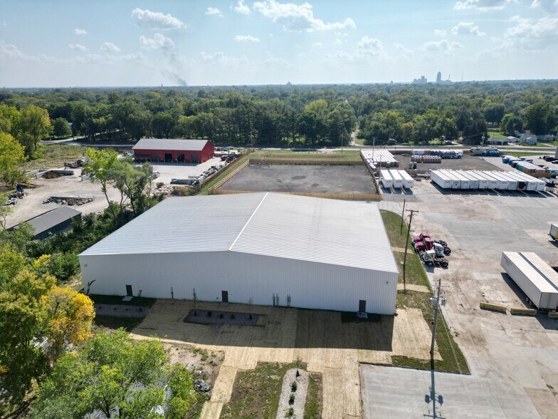 More Photos Of 4475 NE 3rd St, Des Moines Flex For Lease