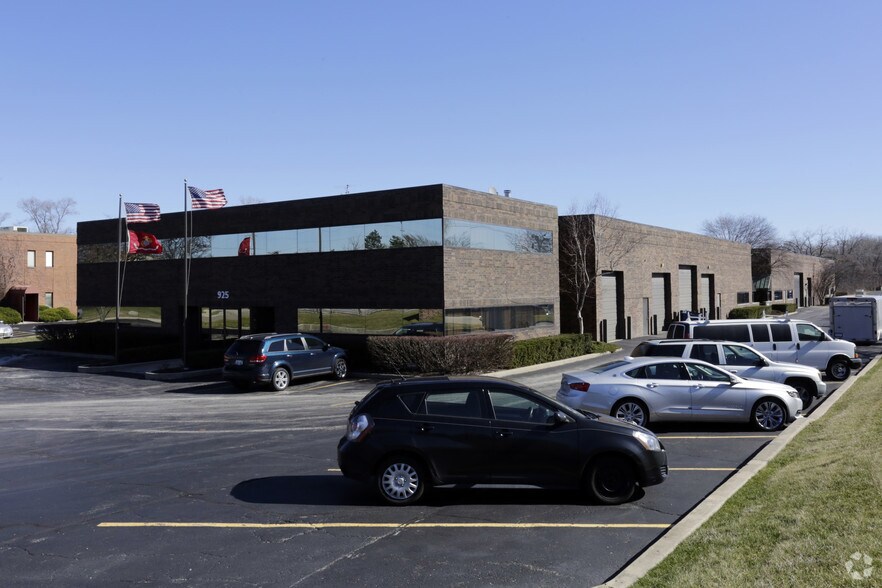 More Photos Of 910 Riverside Dr, Elmhurst Warehouse For Lease