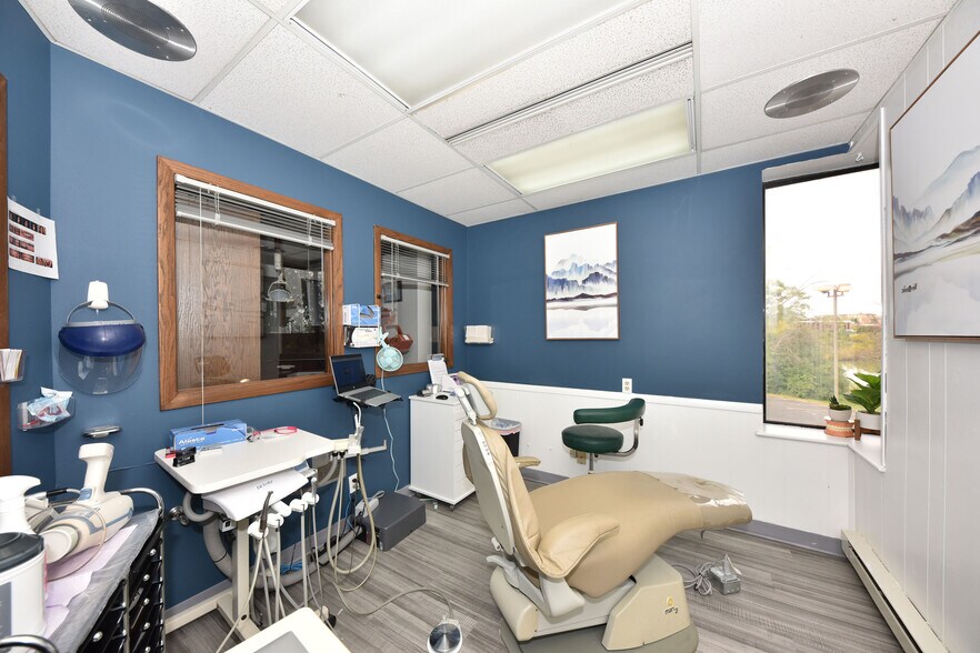 More Photos Of 7400 W Brown Deer Rd, Milwaukee Office For Sale