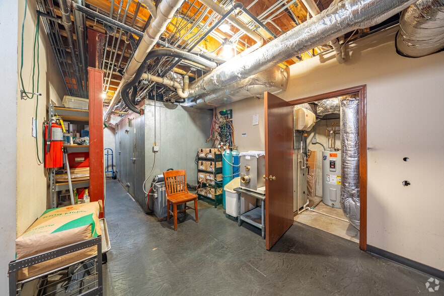 More Photos Of 7680 Grand Ave, Gurnee Restaurant For Sale