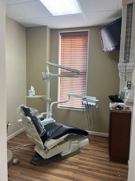 More Photos Of 850 E Franklin St, Kenton Medical For Sale