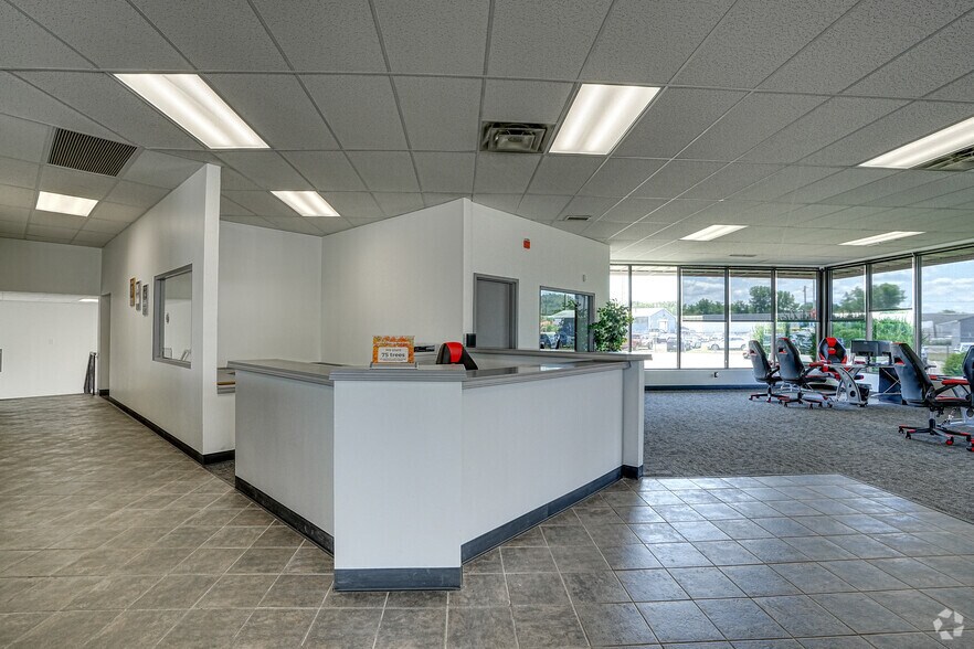 More Photos Of 6491 Broadway, Merrillville Auto Dealership For Lease