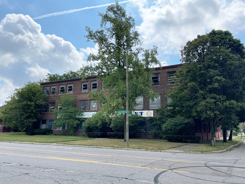 More Photos Of 1497 E Grand Blvd, Detroit Warehouse For Sale