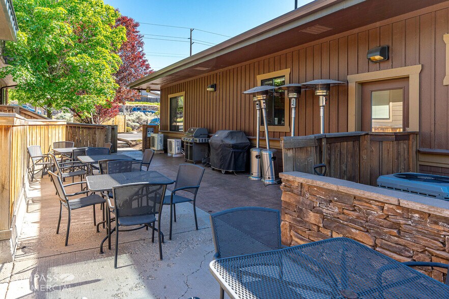 More Photos Of 2464 SW Glacier Pl, Redmond Office For Lease